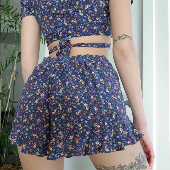 Matching set American eagle with button down top and soft shorts - Picture 11 of 11